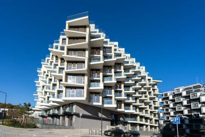 Pronájem garážového stání, Praha - Strašnice, Ramonova, 64 m2