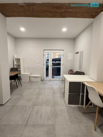 Pronájem kanceláře, Mariánské Lázně, Máchova, 25 m2