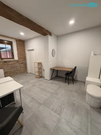 Pronájem kanceláře, Mariánské Lázně, Máchova, 25 m2