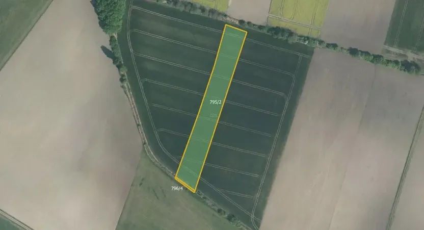 Prodej pole, Uhersko, 11302 m2