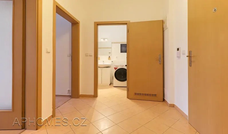 Pronájem bytu 2+kk, Praha - Řepy, Skuteckého, 52 m2