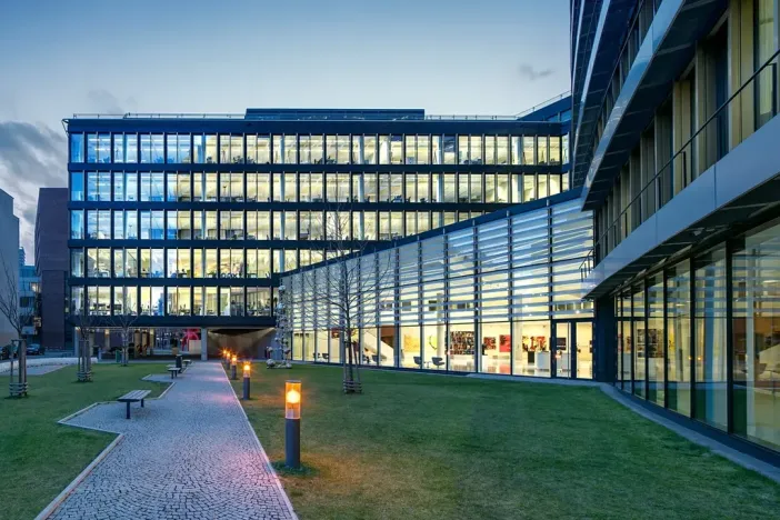 Pronájem kanceláře, Praha - Nusle, Pikrtova, 2020 m2