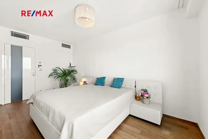 Pronájem bytu 2+kk, Praha - Žižkov, Olšanská, 71 m2