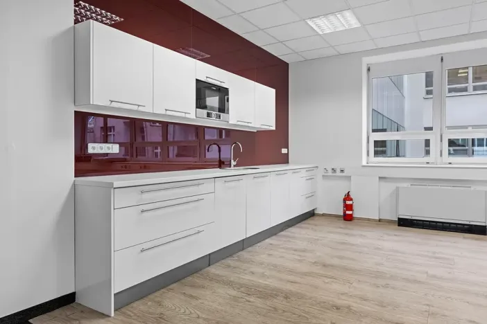 Pronájem kanceláře, Praha - Karlín, Sokolovská, 342 m2