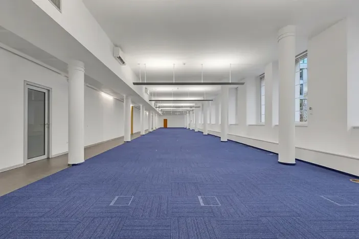 Pronájem kanceláře, Praha - Karlín, Křižíkova, 416 m2