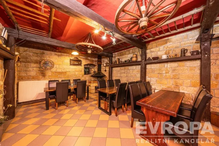 Prodej rodinného domu, Hořice, náměstí Jiřího z Poděbrad, 330 m2