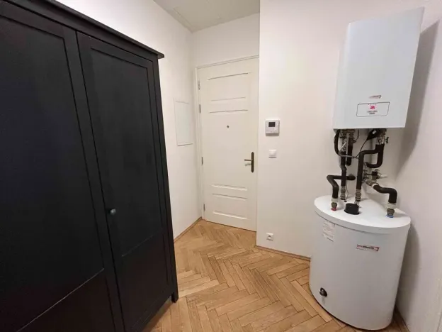 Pronájem bytu 1+kk, Praha - Bubeneč, Korunovační, 28 m2