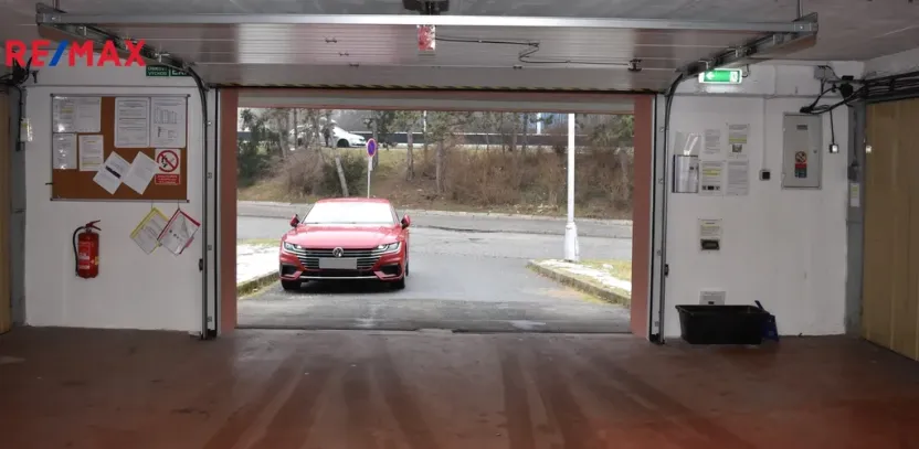 Pronájem garáže, Olomouc, Heyrovského, 14 m2