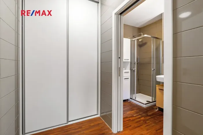 Pronájem bytu 1+kk, Praha - Dejvice, Velvarská, 44 m2