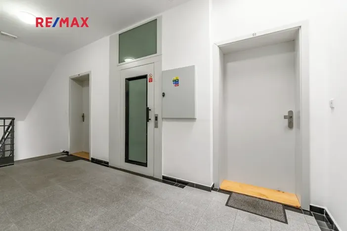 Pronájem bytu 1+kk, Praha - Dejvice, Velvarská, 44 m2