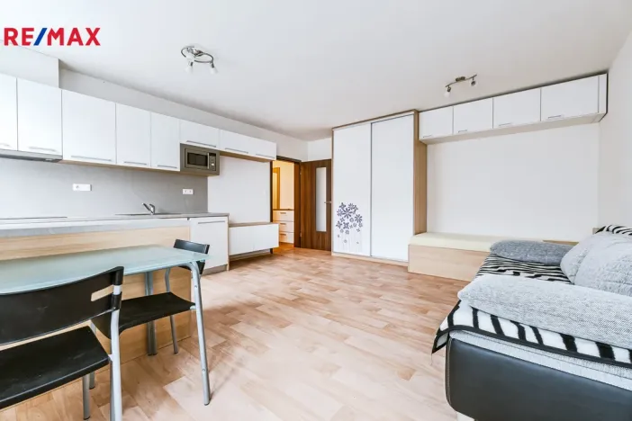 Pronájem bytu 1+kk, Pardubice - Zelené Předměstí, Milheimova, 34 m2