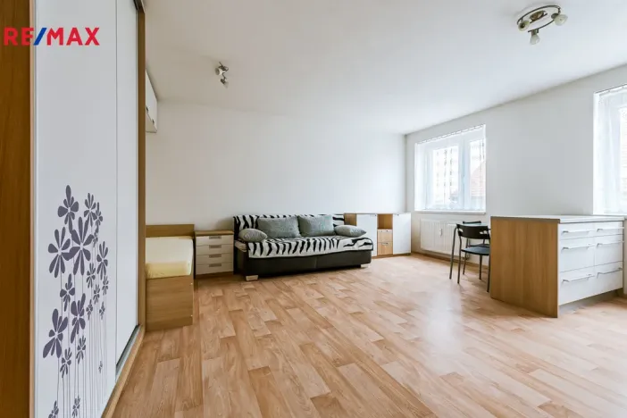 Pronájem bytu 1+kk, Pardubice - Zelené Předměstí, Milheimova, 34 m2