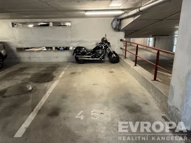 Prodej garážového stání, Praha - Horní Měcholupy, Boloňská, 14 m2