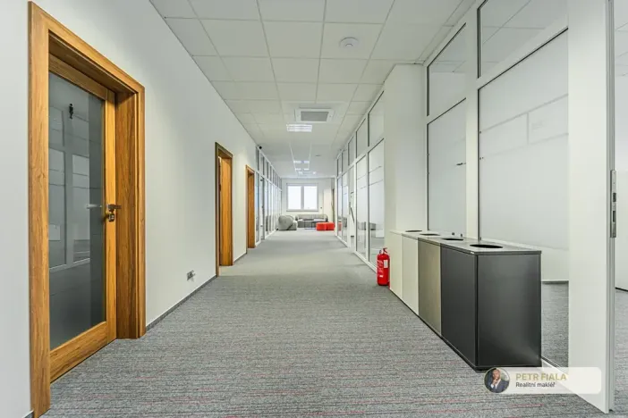 Pronájem kanceláře, Praha, Dopraváků, 258 m2