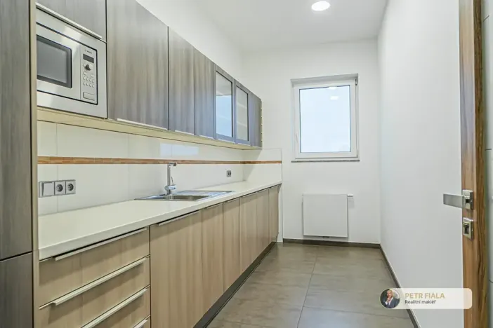 Pronájem kanceláře, Praha, Dopraváků, 258 m2