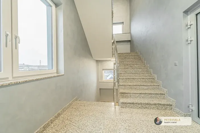 Pronájem kanceláře, Praha, Dopraváků, 258 m2