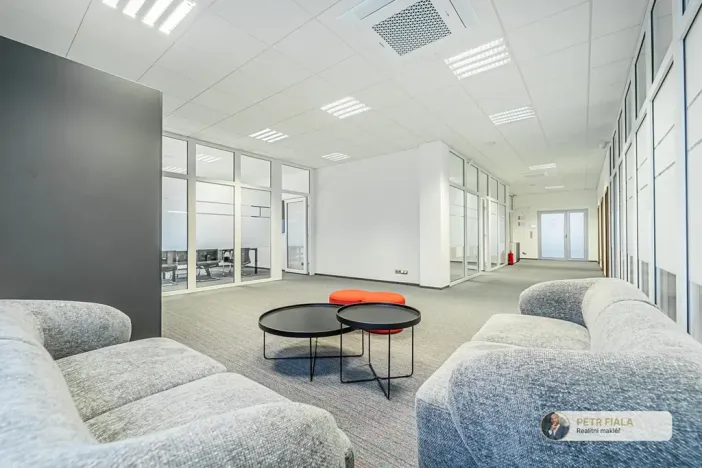 Pronájem kanceláře, Praha, Dopraváků, 240 m2