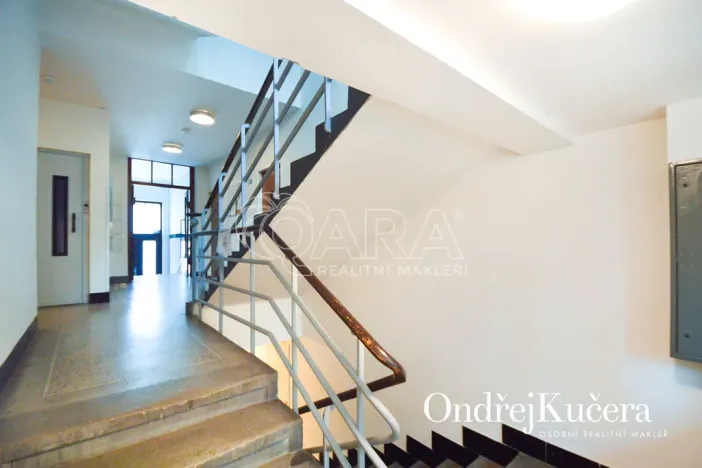 Pronájem bytu 1+kk, Praha - Nusle, K podjezdu, 29 m2