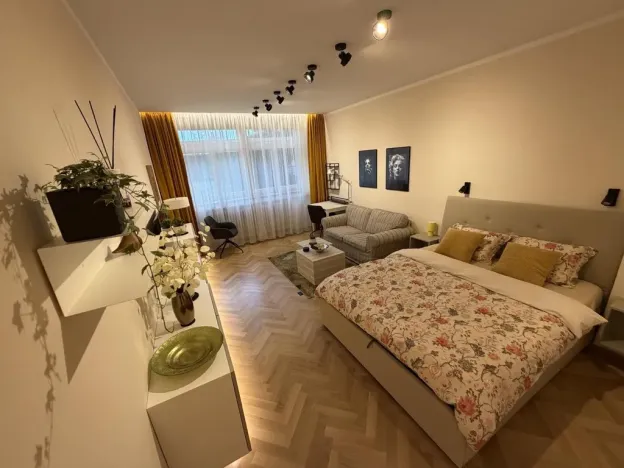 Pronájem bytu 1+kk, Praha - Vinohrady, Šrobárova, 36 m2