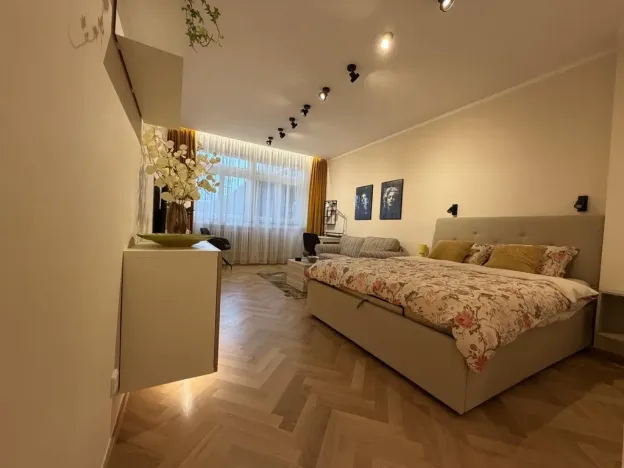 Pronájem bytu 1+kk, Praha - Vinohrady, Šrobárova, 36 m2