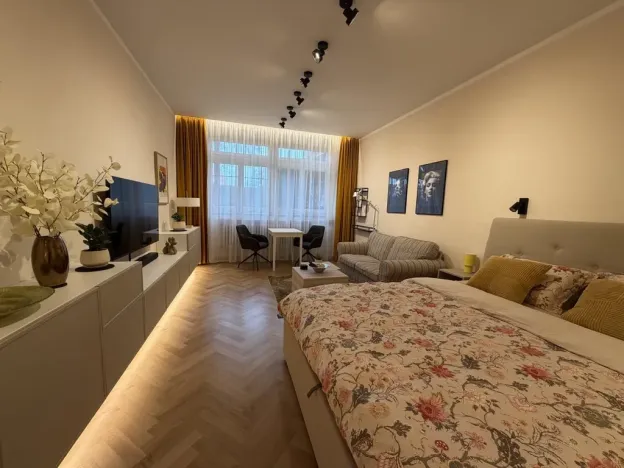 Pronájem bytu 1+kk, Praha - Vinohrady, Šrobárova, 36 m2