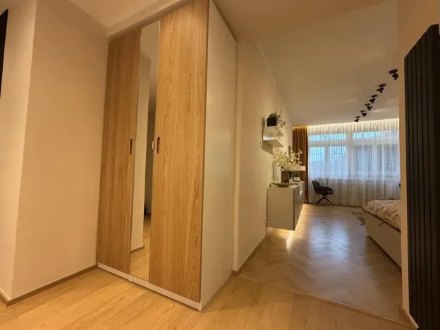 Pronájem bytu 1+kk, Praha - Vinohrady, Šrobárova, 36 m2