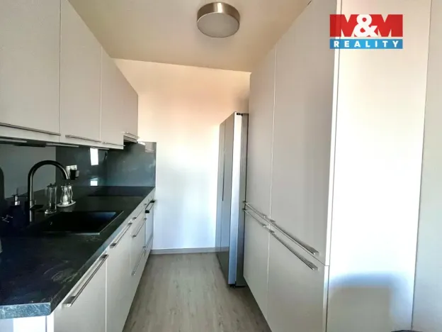 Pronájem bytu 2+kk, Praha - Petrovice, Kurčatovova, 43 m2
