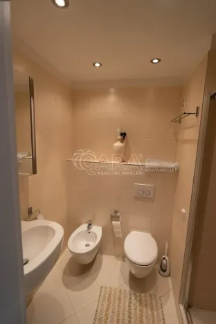 Pronájem bytu 3+1, Praha - Troja, Svídnická, 74 m2