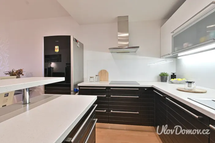 Prodej bytu 2+kk, Praha - Háje, Jurkovičova, 61 m2