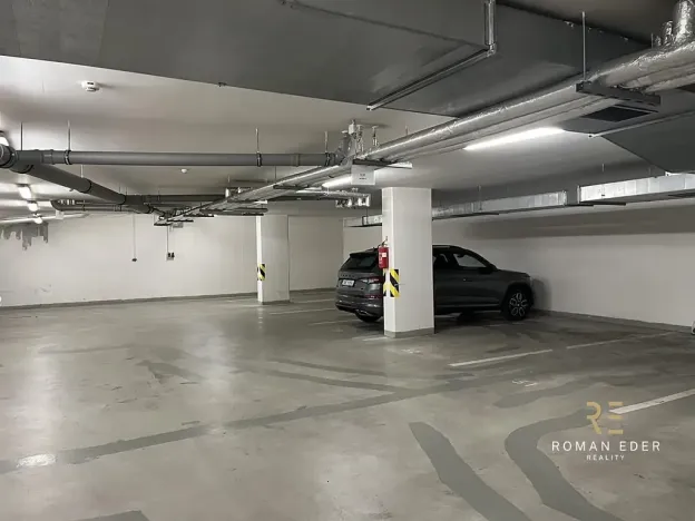 Pronájem garážového stání, Praha - Košíře, Pod školou, 13 m2