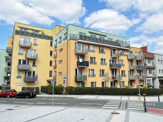 Pronájem garážového stání, Praha - Košíře, Pod školou, 13 m2