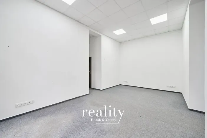 Pronájem obchodního prostoru, Znojmo, Bezručova, 72 m2