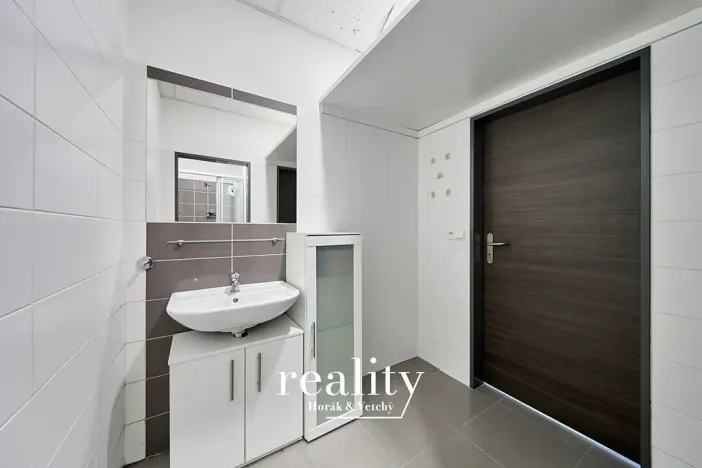 Pronájem obchodního prostoru, Znojmo, Bezručova, 72 m2