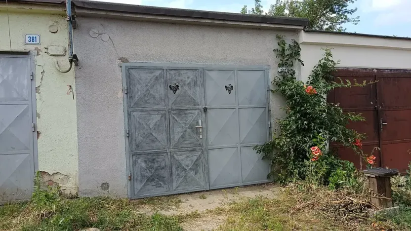 Prodej garáže, Hustopeče, 60 m2