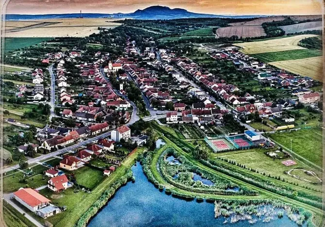 Prodej komerčního pozemku, Starovice, 3239 m2