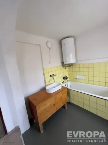 Pronájem vily, Úsobí, 128 m2