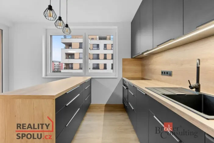 Pronájem bytu 2+kk, Hradec Králové, Pod Svahem, 50 m2