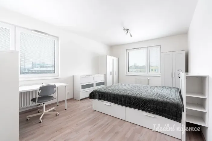 Pronájem bytu 2+kk, Praha - Vysočany, Strnadových, 60 m2