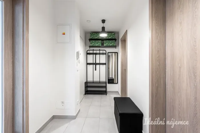 Pronájem bytu 2+kk, Praha - Vysočany, Strnadových, 60 m2