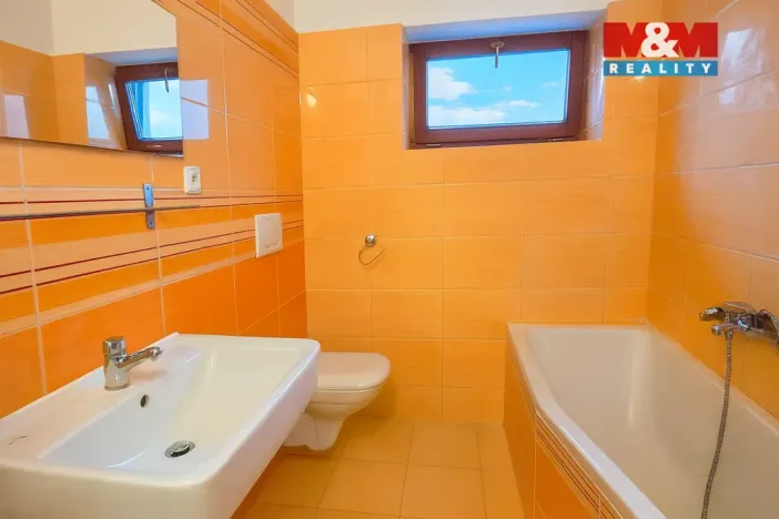 Pronájem bytu 2+1, Chvaletice, Dukelská, 46 m2