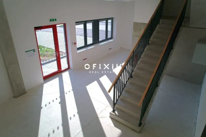 Pronájem skladu, Mikulov, Nádražní, 2000 m2