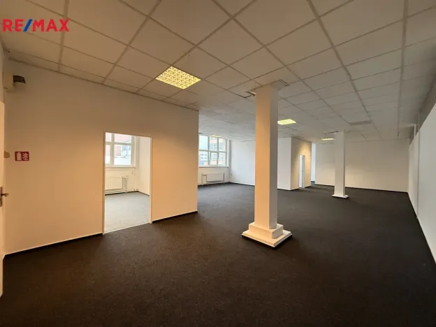 Pronájem kanceláře, Zlín, Vavrečkova, 146 m2