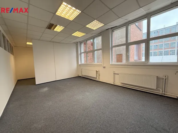 Pronájem kanceláře, Zlín, Vavrečkova, 146 m2