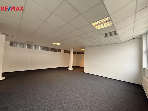 Pronájem kanceláře, Zlín, Vavrečkova, 146 m2