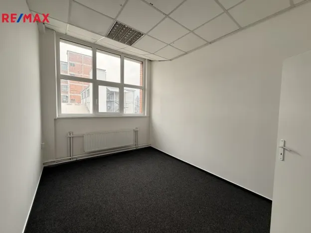 Pronájem kanceláře, Zlín, Vavrečkova, 146 m2