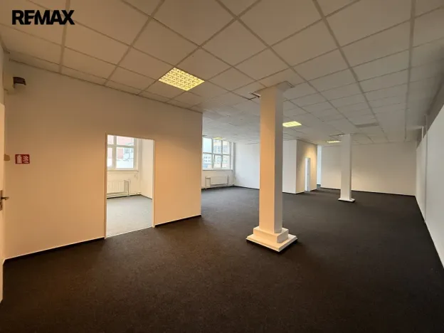 Pronájem kanceláře, Zlín, Vavrečkova, 146 m2