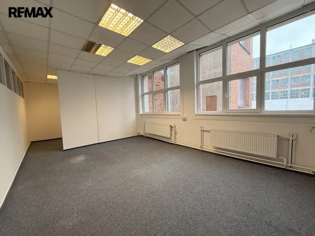 Pronájem kanceláře, Zlín, Vavrečkova, 146 m2