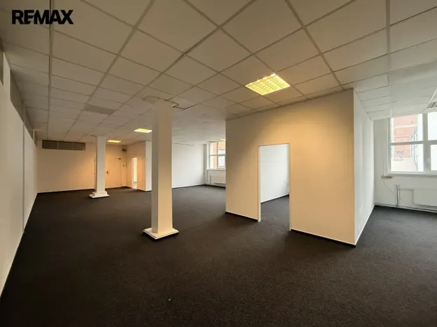 Pronájem kanceláře, Zlín, Vavrečkova, 146 m2