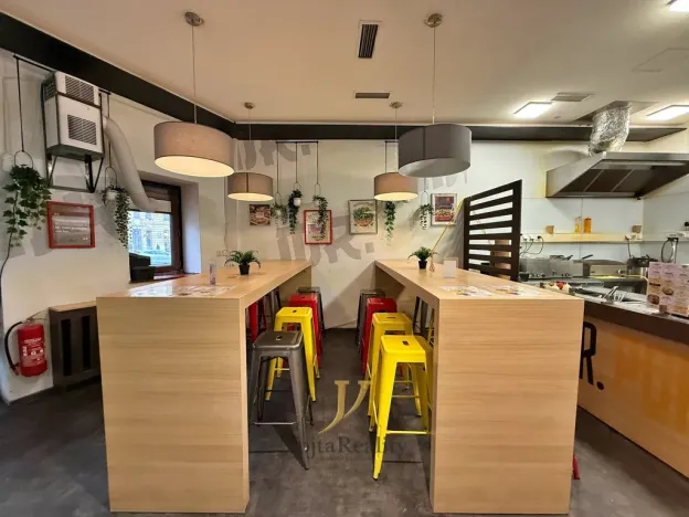 Pronájem obchodního prostoru, Olomouc, tř. Svobody, 55 m2