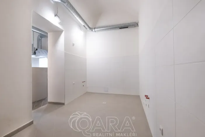 Pronájem obchodního prostoru, Brandýs nad Labem-Stará Boleslav - Brandýs nad Labem, Masarykovo náměstí, 92 m2